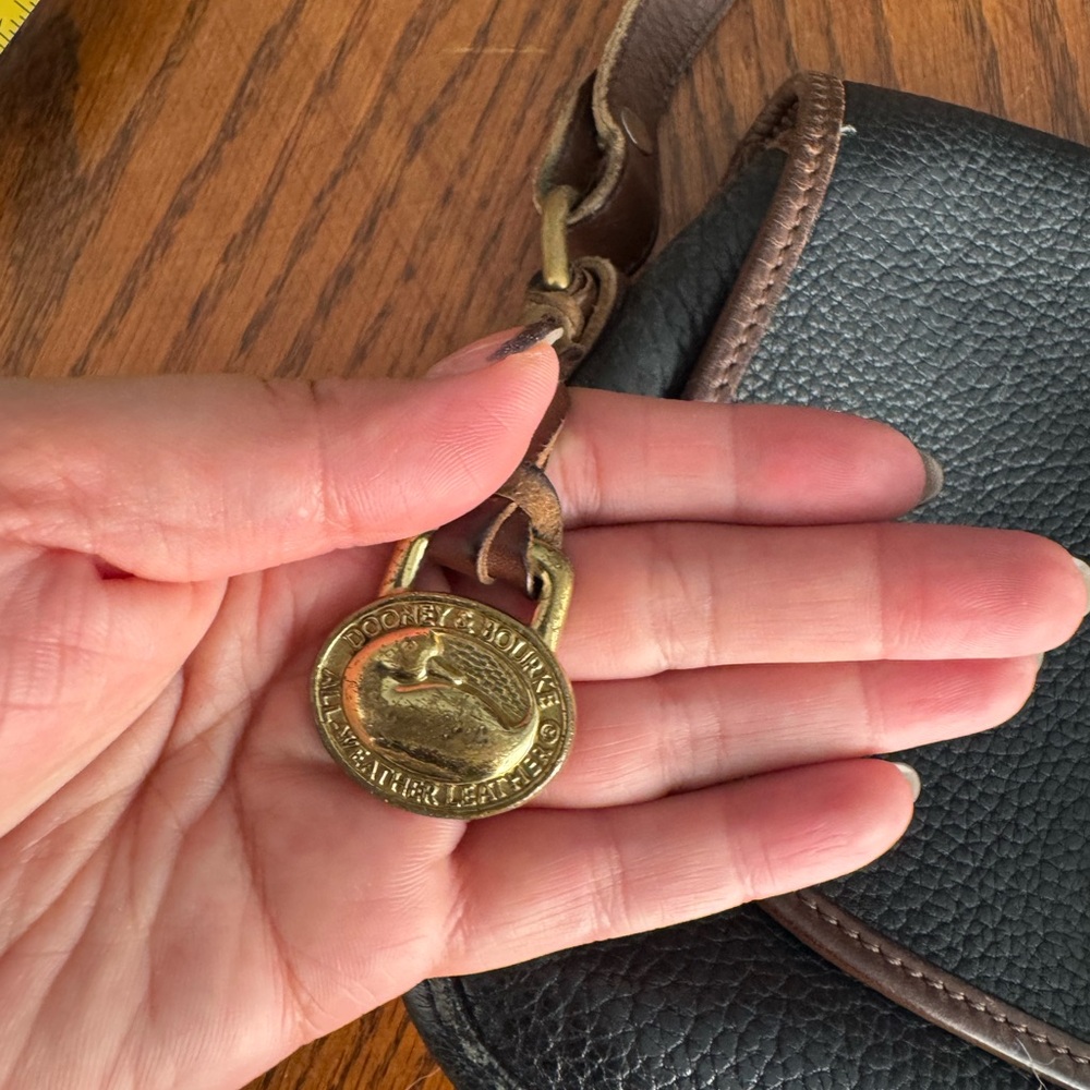 Vintage DOONEY & BOURKE ‎ Black Leather Crossbody Bag or Shoulder Purse - Picture 4 of 10
